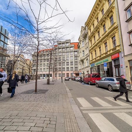 Exclusive Apartment Near Kafka'S Head Prag Exteriör bild