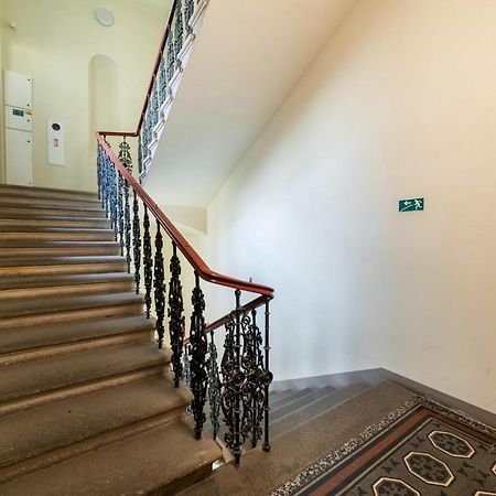 Exclusive Apartment Near Kafka'S Head Prag Exteriör bild