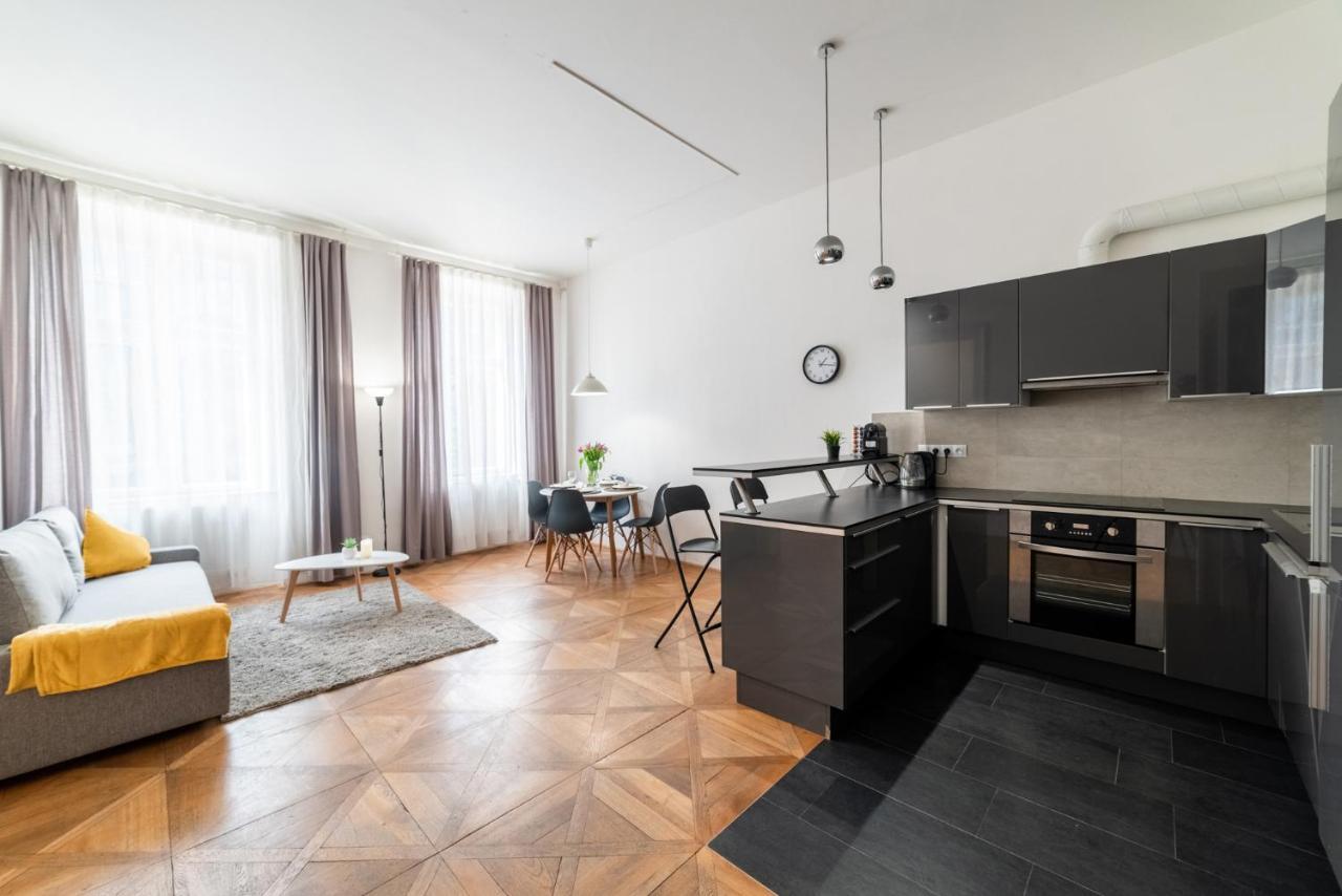 Exclusive Apartment Near Kafka'S Head Prag Exteriör bild
