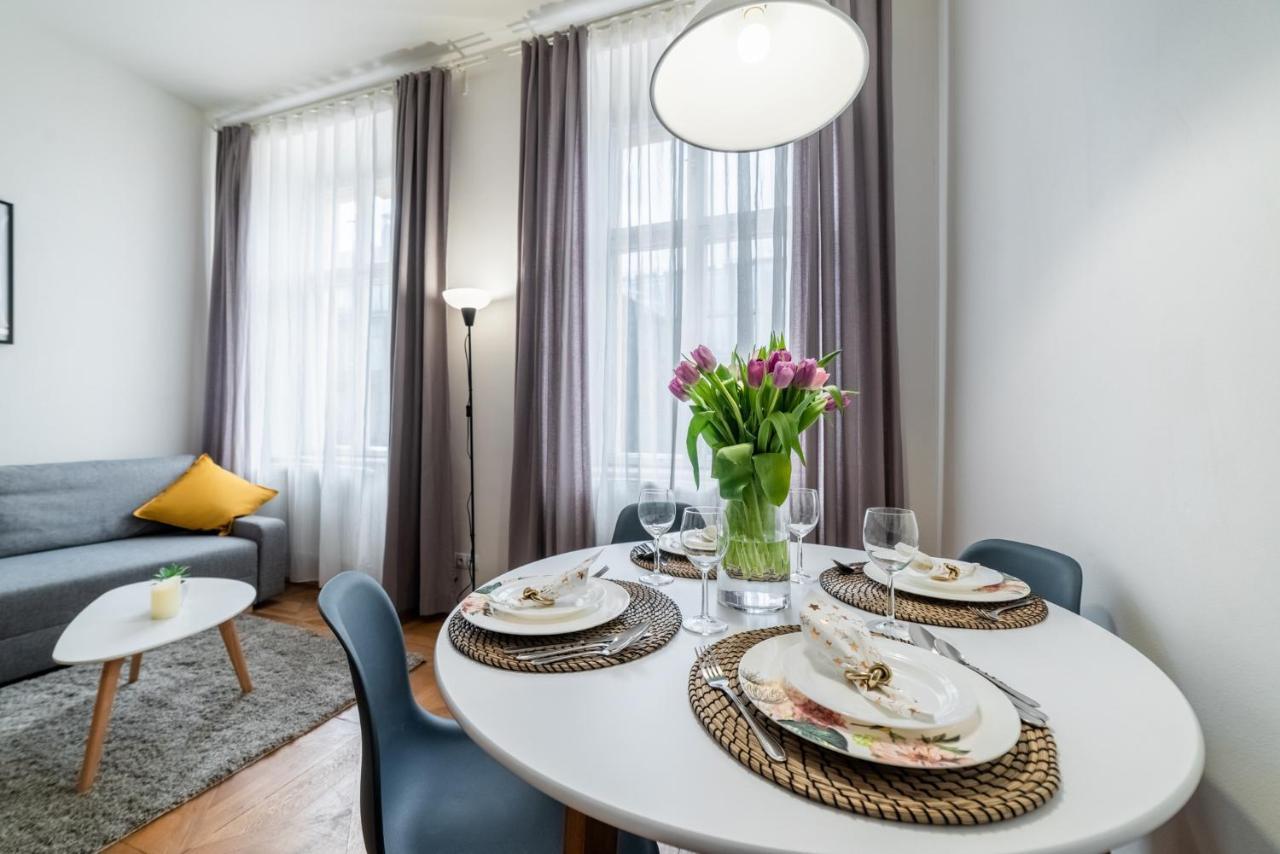 Exclusive Apartment Near Kafka'S Head Prag Exteriör bild