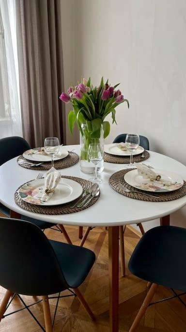 Exclusive Apartment Near Kafka'S Head Prag Exteriör bild