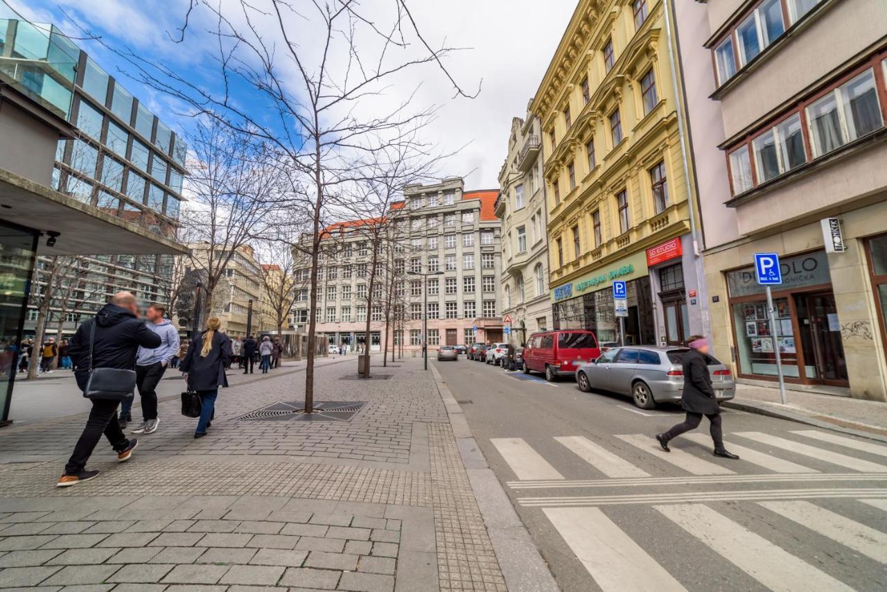 Exclusive Apartment Near Kafka'S Head Prag Exteriör bild