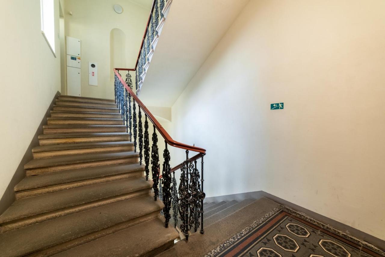 Exclusive Apartment Near Kafka'S Head Prag Exteriör bild