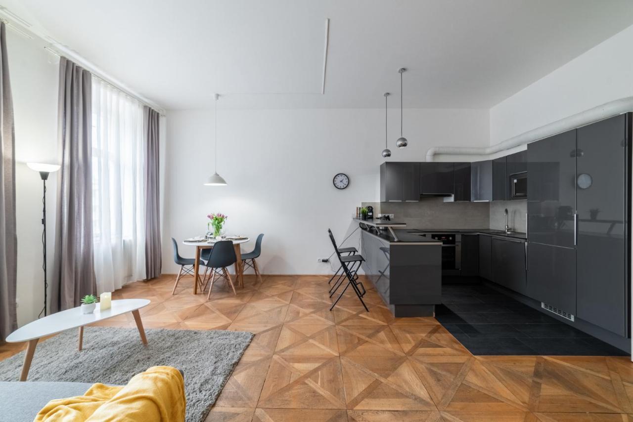 Exclusive Apartment Near Kafka'S Head Prag Exteriör bild